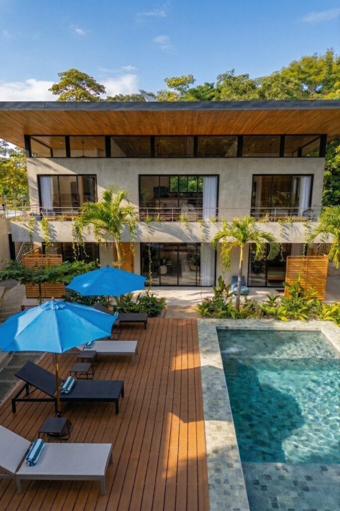Quetzal - two-bedroom apartment on the pool deck